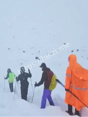 珠峰暴雪突袭东坡营地